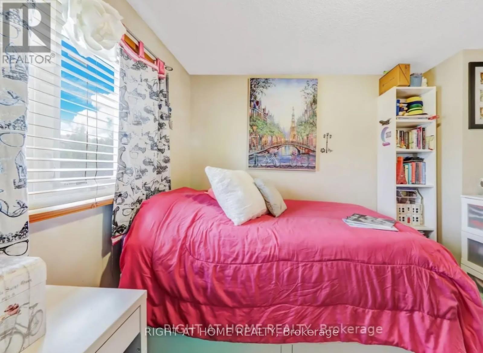 












30 MAYBERRY COURT

,
Brampton (Central Park),




Ontario
L6S5B2

