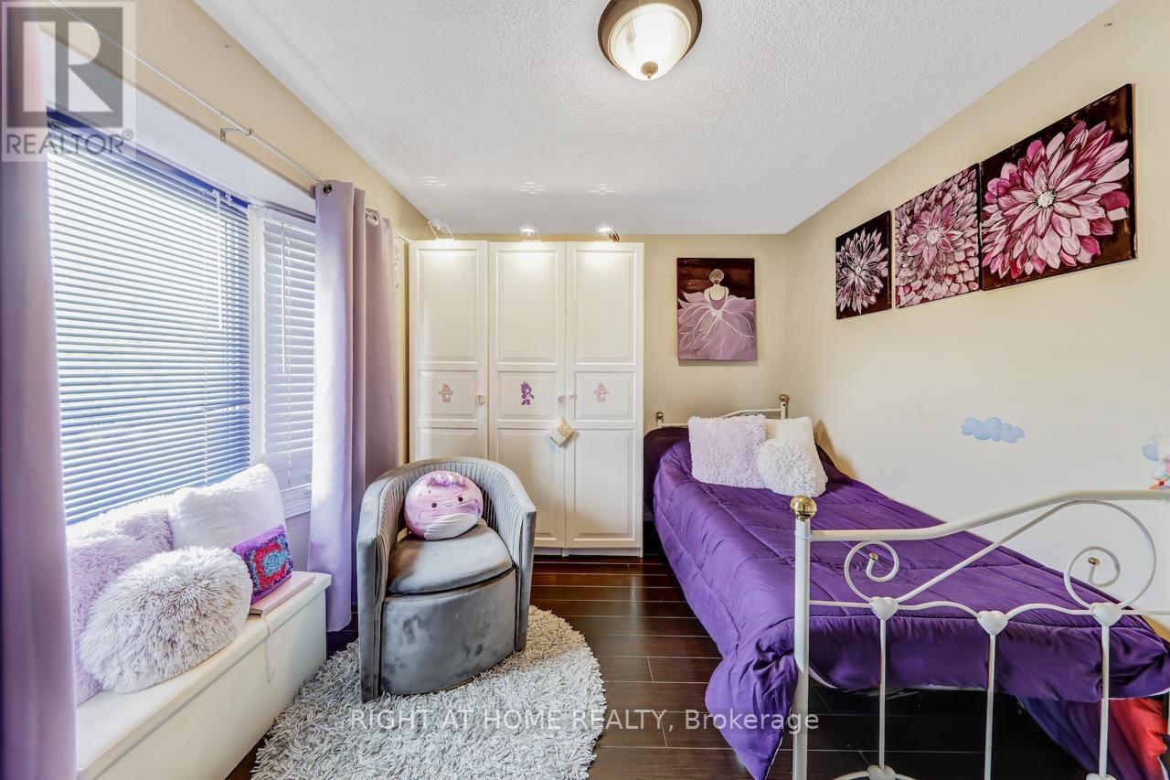 












30 MAYBERRY COURT

,
Brampton (Central Park),




Ontario
L6S5B2

