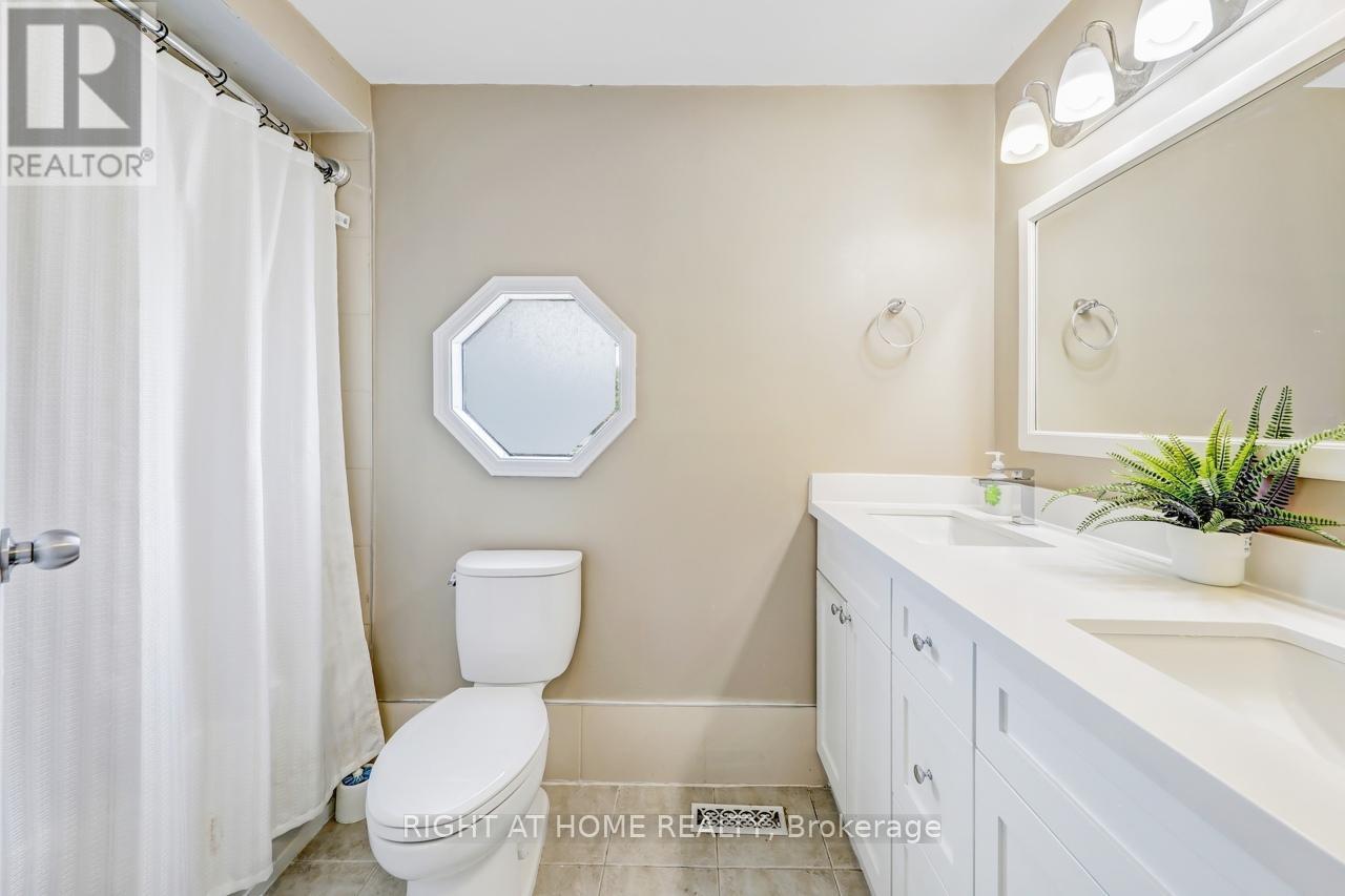 












30 MAYBERRY COURT

,
Brampton (Central Park),




Ontario
L6S5B2

