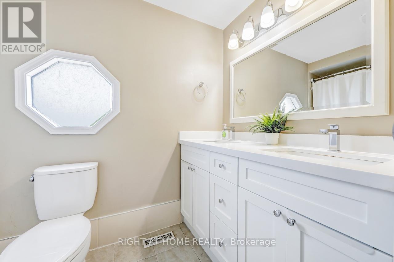












30 MAYBERRY COURT

,
Brampton (Central Park),




Ontario
L6S5B2

