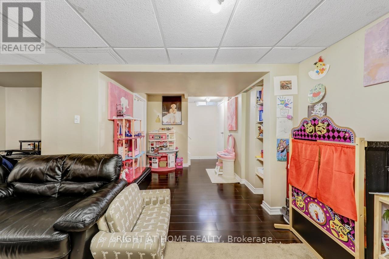












30 MAYBERRY COURT

,
Brampton (Central Park),




Ontario
L6S5B2

