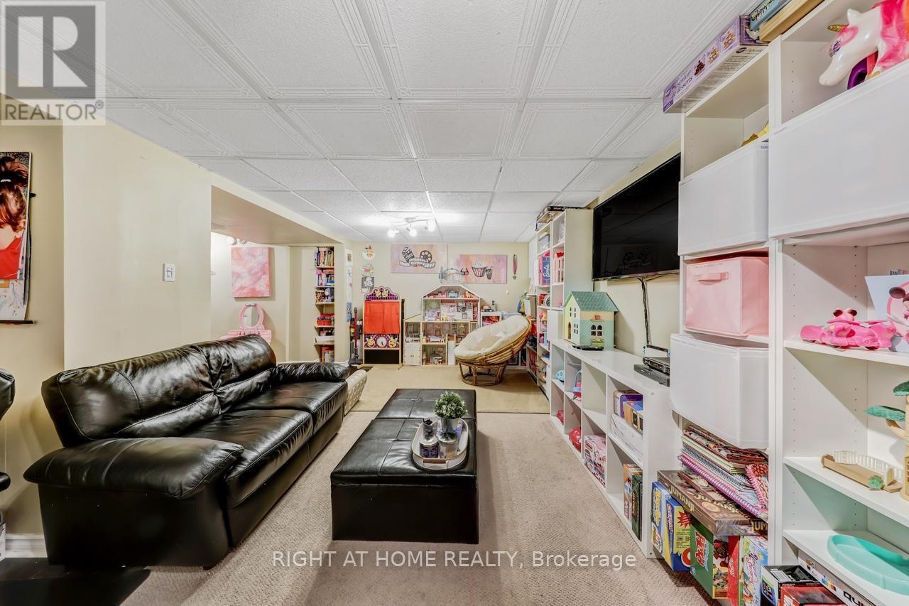 












30 MAYBERRY COURT

,
Brampton (Central Park),




Ontario
L6S5B2

