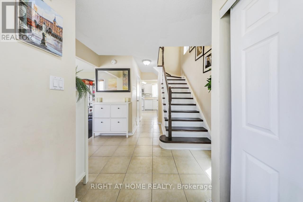 












30 MAYBERRY COURT

,
Brampton (Central Park),




Ontario
L6S5B2

