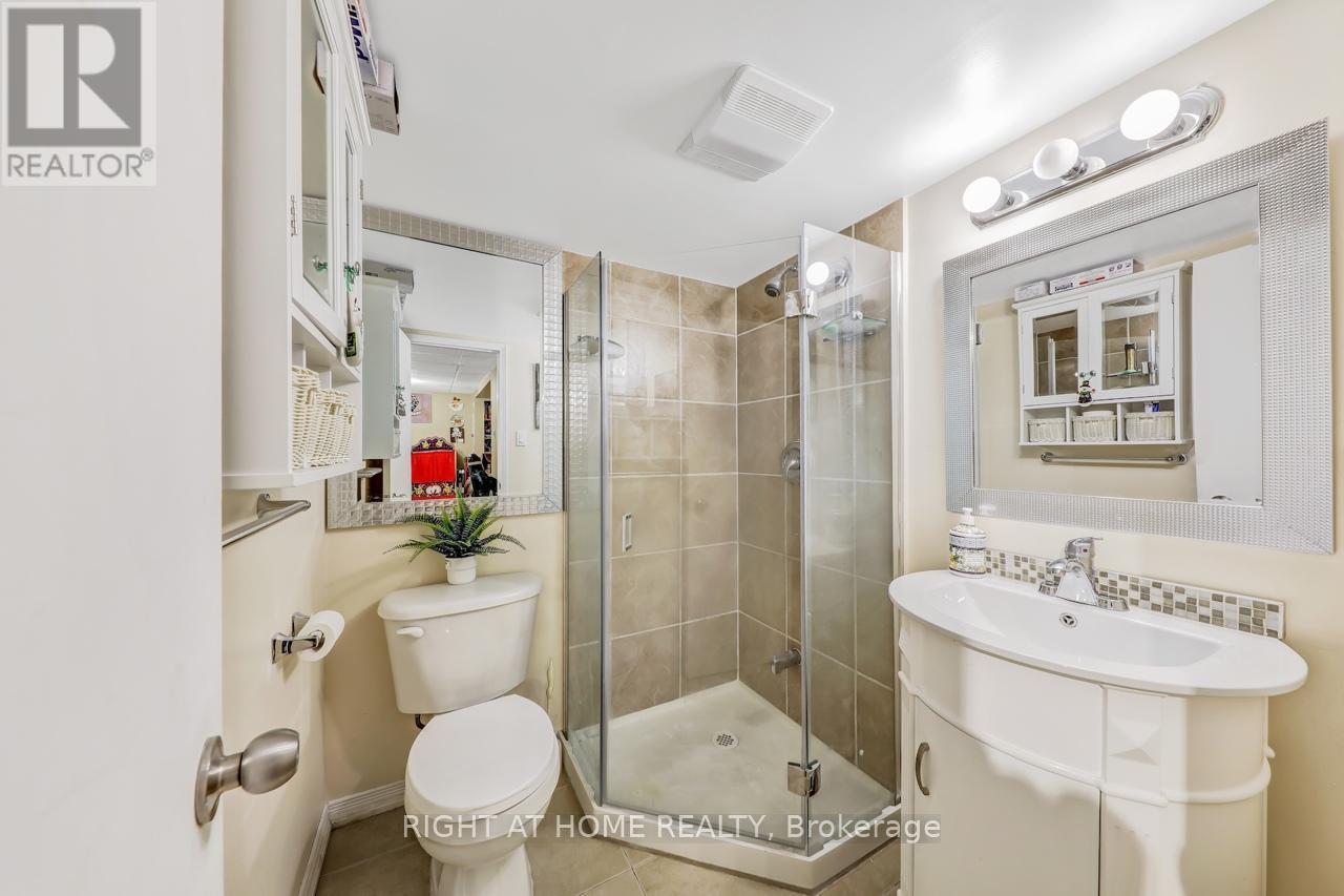 












30 MAYBERRY COURT

,
Brampton (Central Park),




Ontario
L6S5B2

