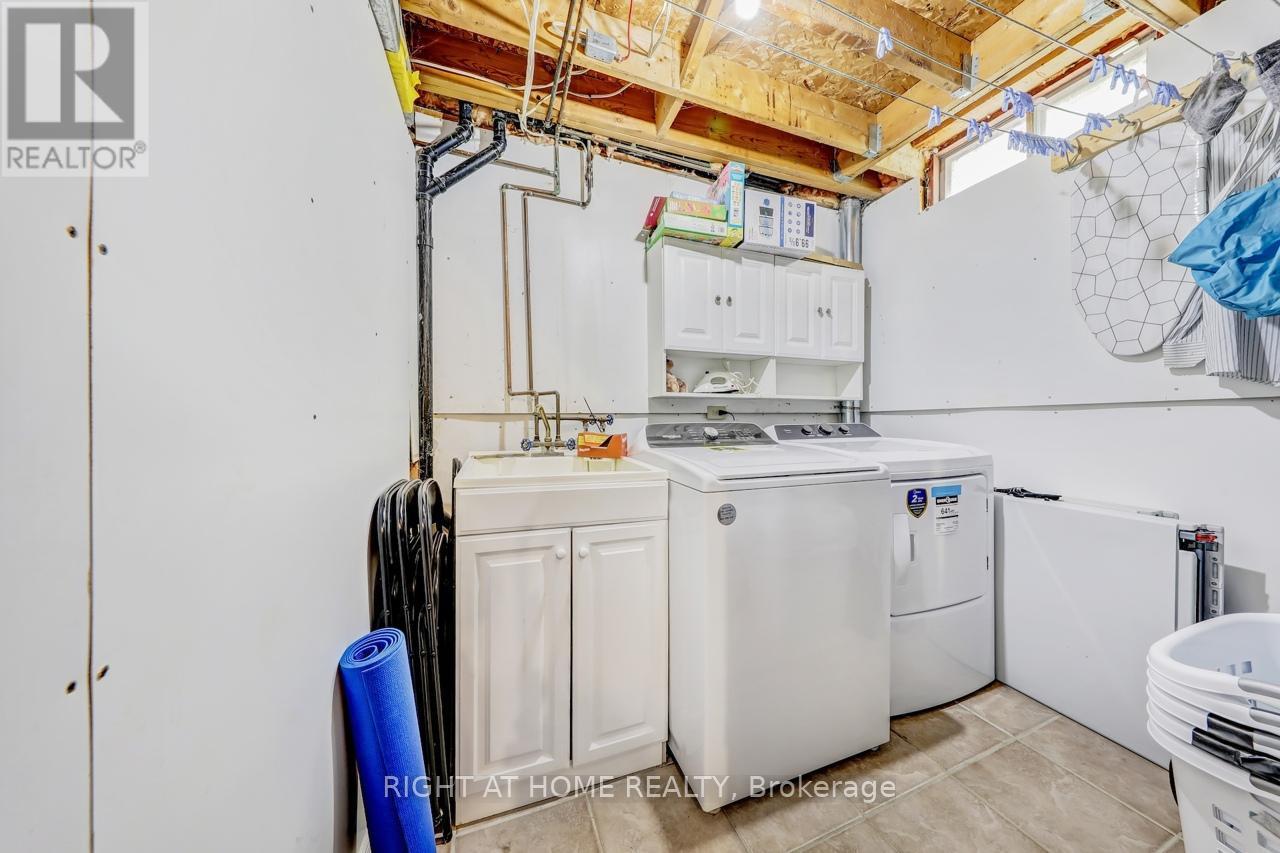 












30 MAYBERRY COURT

,
Brampton (Central Park),




Ontario
L6S5B2

