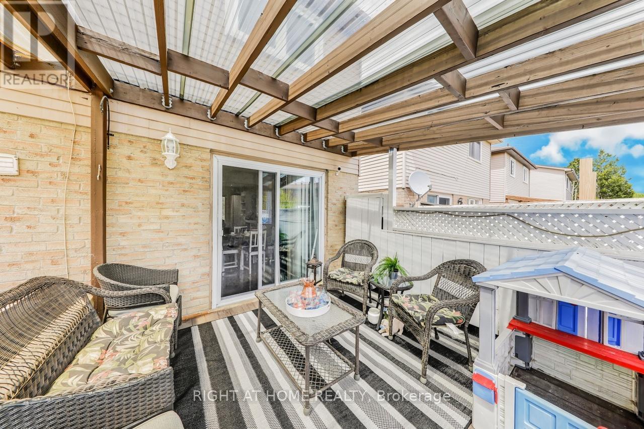 












30 MAYBERRY COURT

,
Brampton (Central Park),




Ontario
L6S5B2

