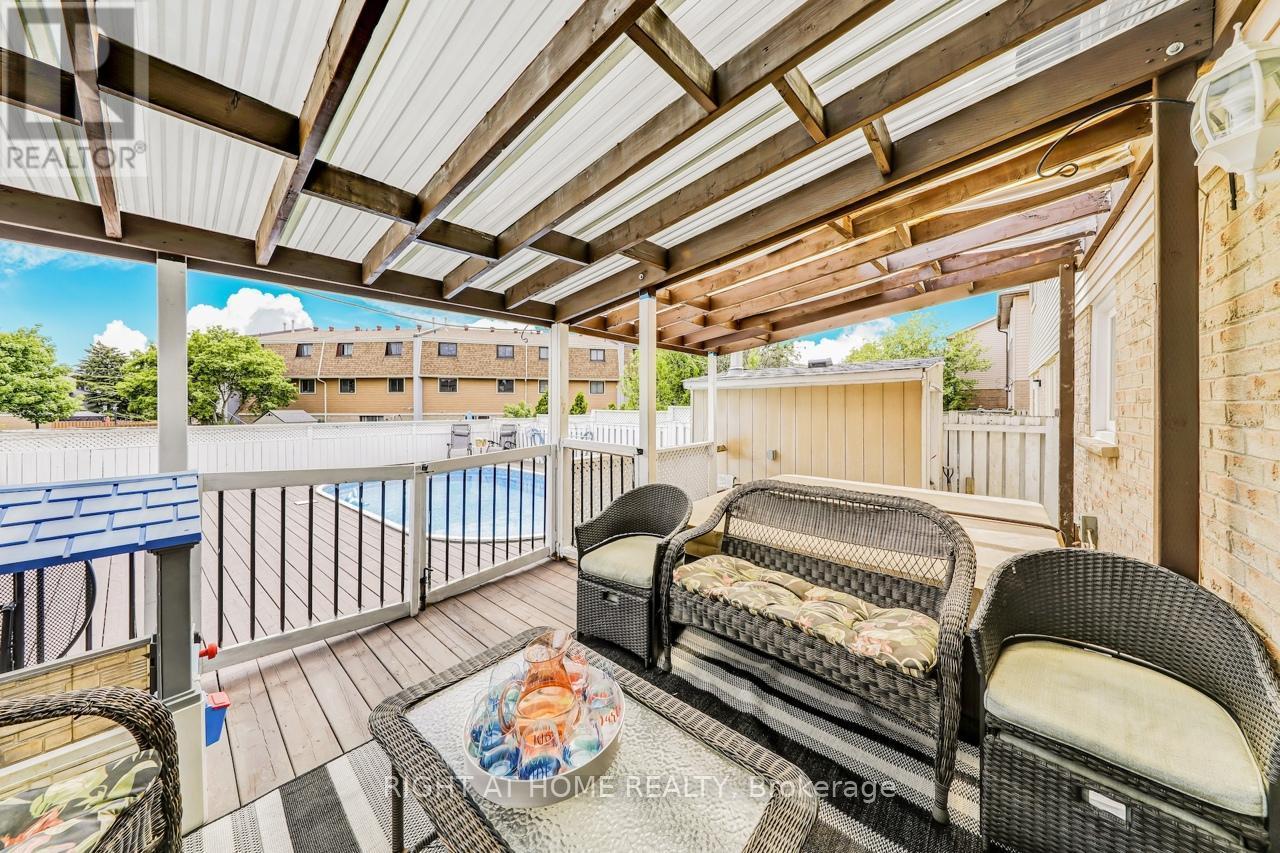 












30 MAYBERRY COURT

,
Brampton (Central Park),




Ontario
L6S5B2

