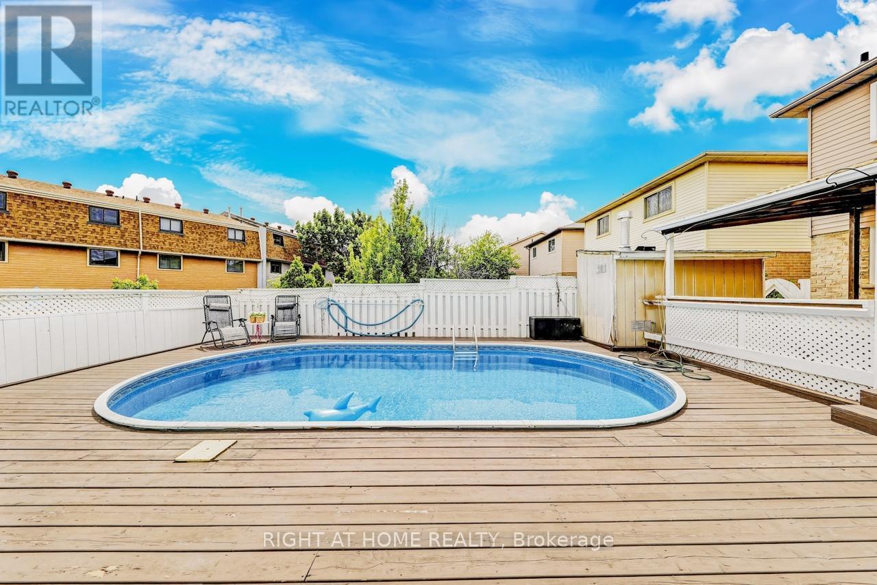 












30 MAYBERRY COURT

,
Brampton (Central Park),




Ontario
L6S5B2

