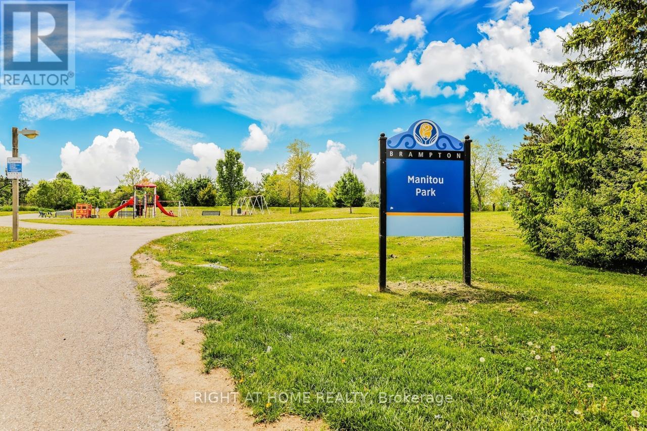 












30 MAYBERRY COURT

,
Brampton (Central Park),




Ontario
L6S5B2

