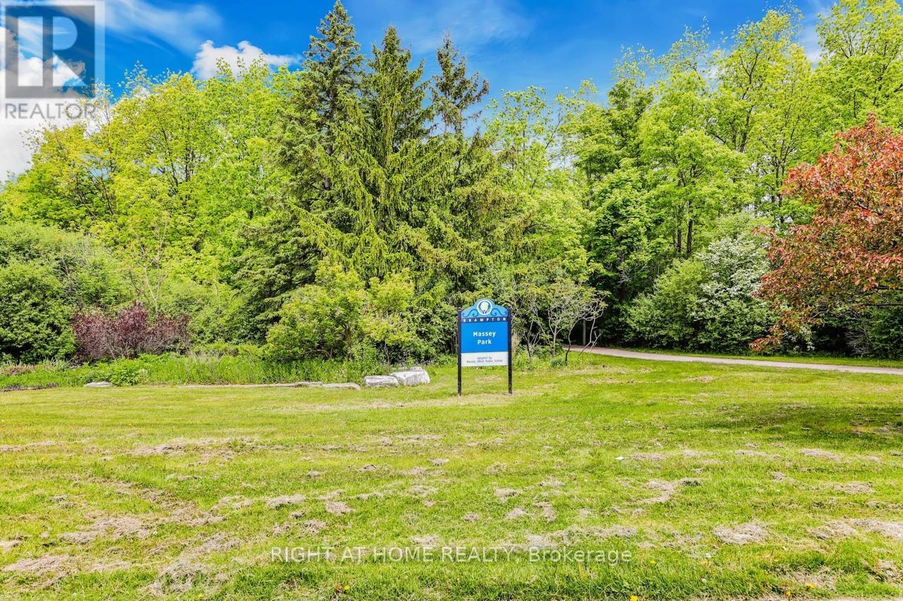 












30 MAYBERRY COURT

,
Brampton (Central Park),




Ontario
L6S5B2

