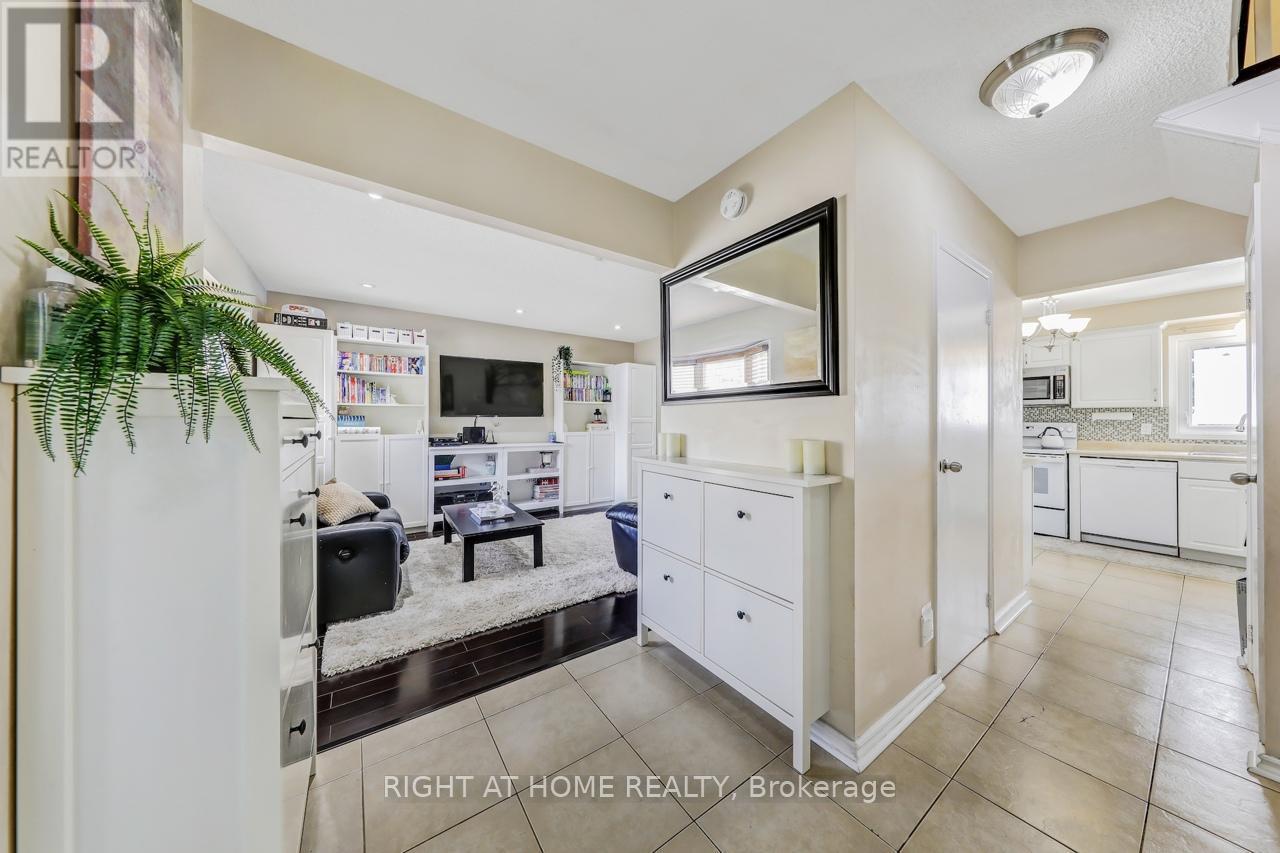 












30 MAYBERRY COURT

,
Brampton (Central Park),




Ontario
L6S5B2

