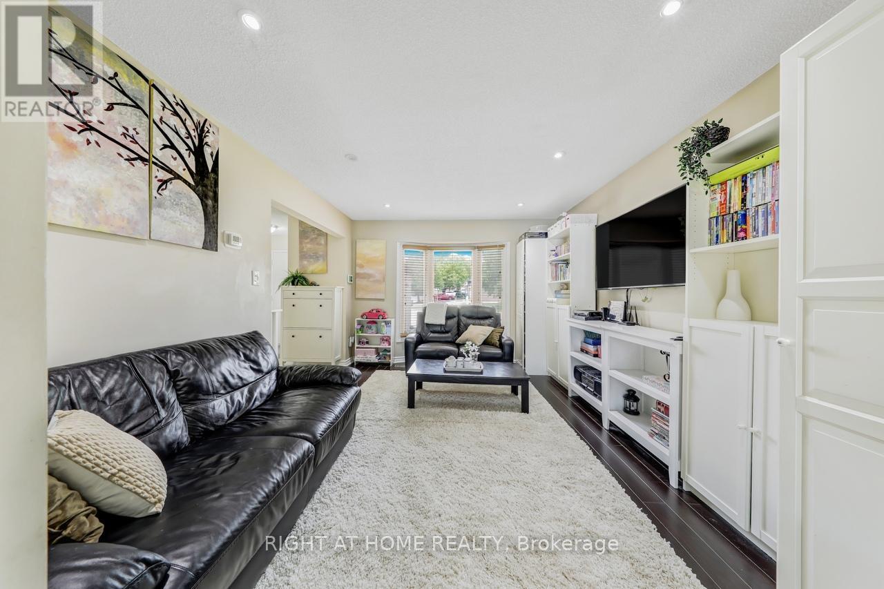 












30 MAYBERRY COURT

,
Brampton (Central Park),




Ontario
L6S5B2

