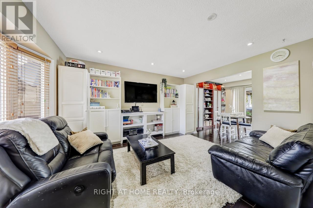 












30 MAYBERRY COURT

,
Brampton (Central Park),




Ontario
L6S5B2

