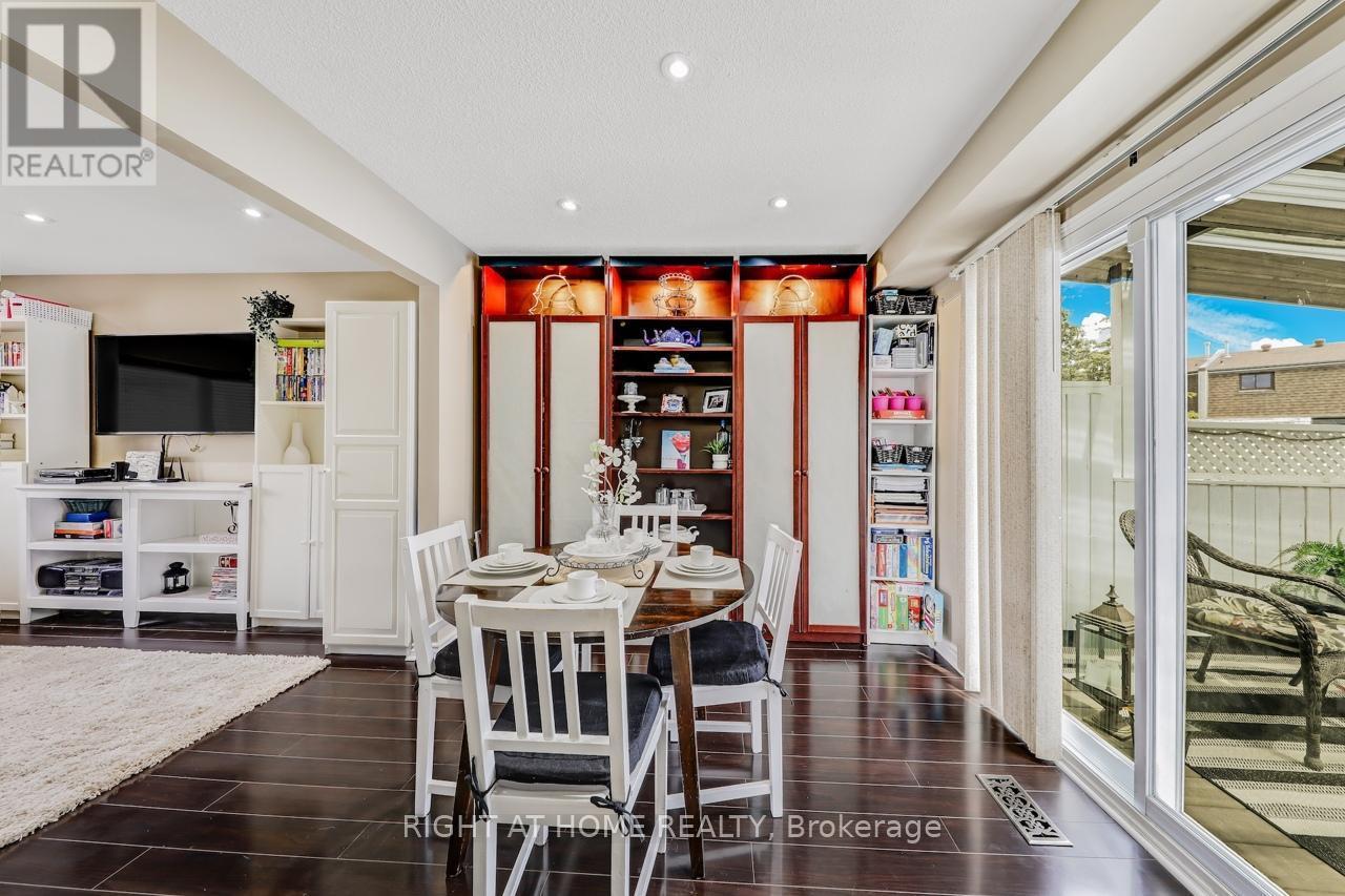 












30 MAYBERRY COURT

,
Brampton (Central Park),




Ontario
L6S5B2

