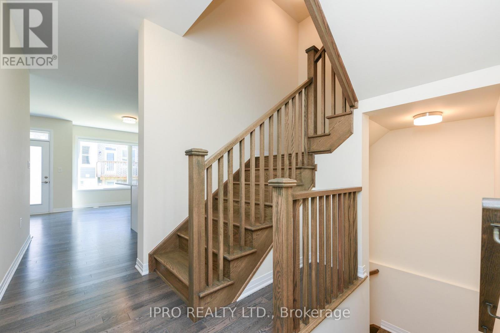 












3523 POST ROAD

,
Oakville (GO Glenorchy),




Ontario
L6H7W5

