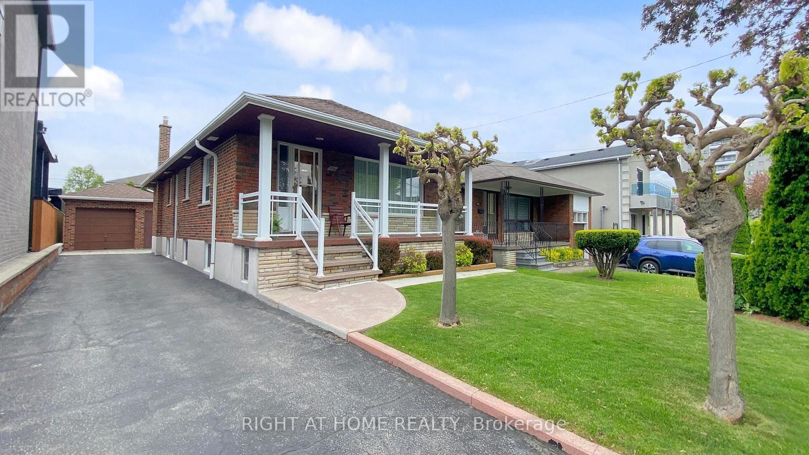












1159 GLENGROVE AVENUE W

,
Toronto (Yorkdale-Glen Park),




Ontario
M6B2K5

