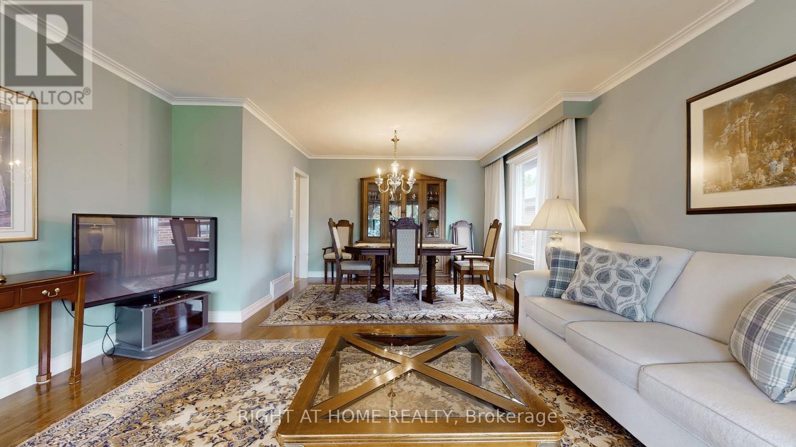 












1159 GLENGROVE AVENUE W

,
Toronto (Yorkdale-Glen Park),




Ontario
M6B2K5

