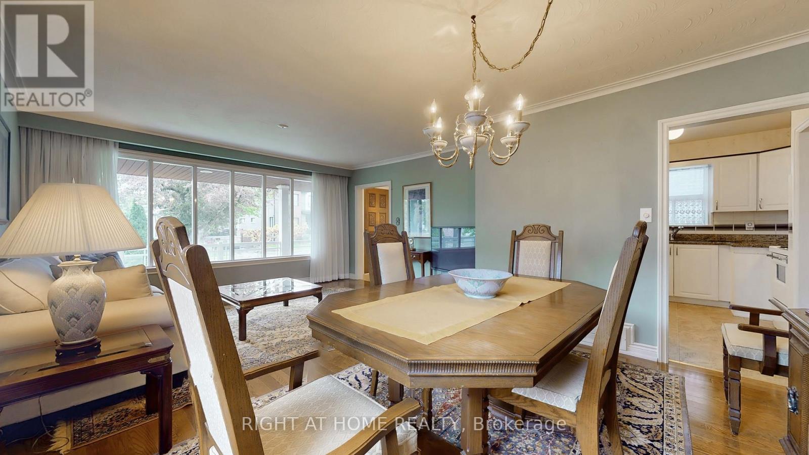 












1159 GLENGROVE AVENUE W

,
Toronto (Yorkdale-Glen Park),




Ontario
M6B2K5

