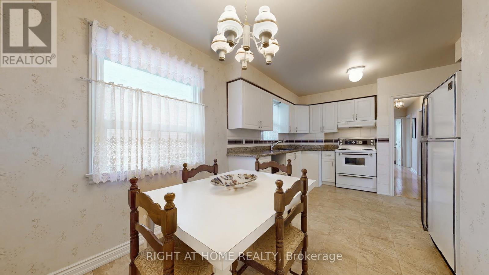 












1159 GLENGROVE AVENUE W

,
Toronto (Yorkdale-Glen Park),




Ontario
M6B2K5

