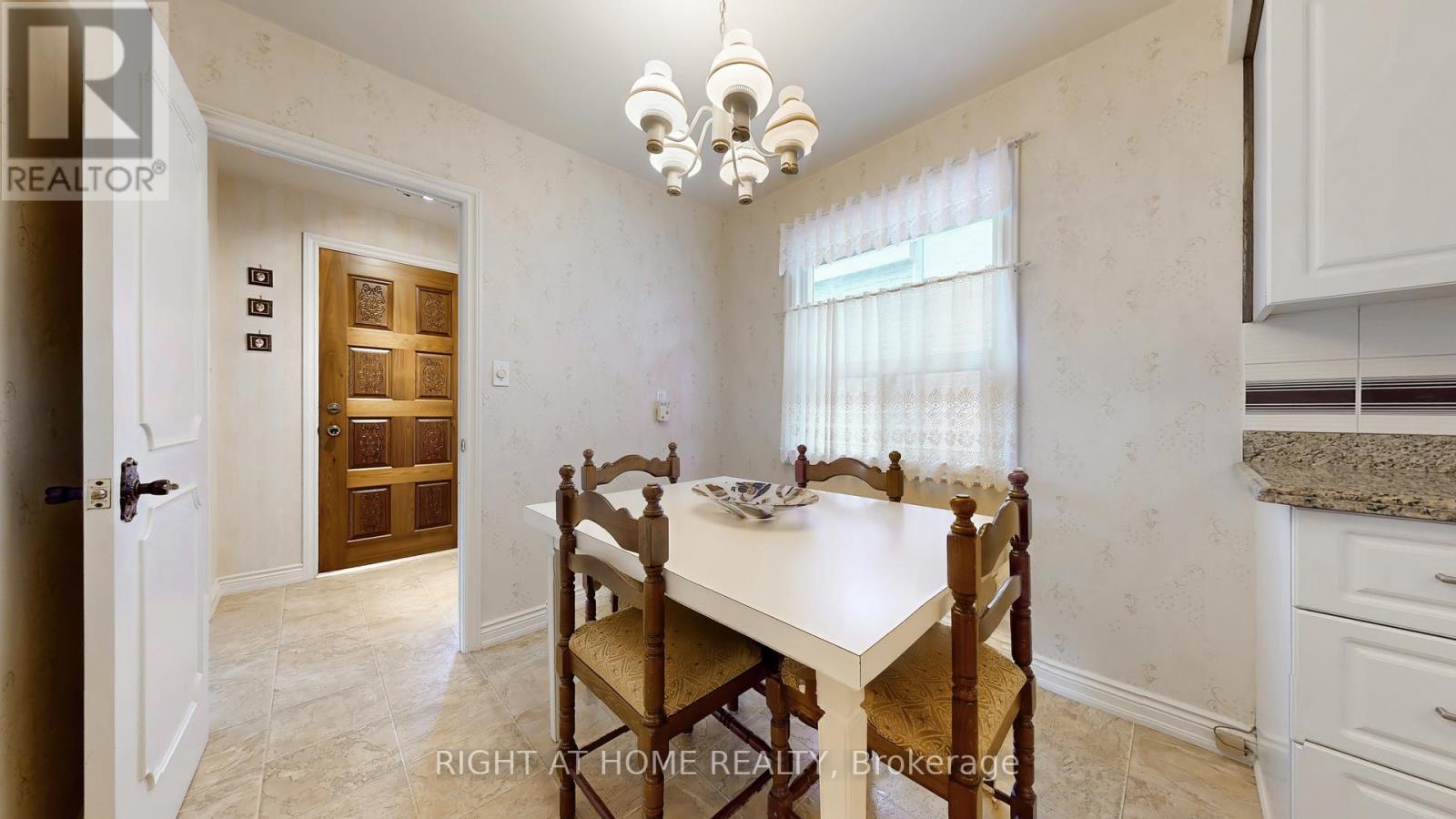 












1159 GLENGROVE AVENUE W

,
Toronto (Yorkdale-Glen Park),




Ontario
M6B2K5

