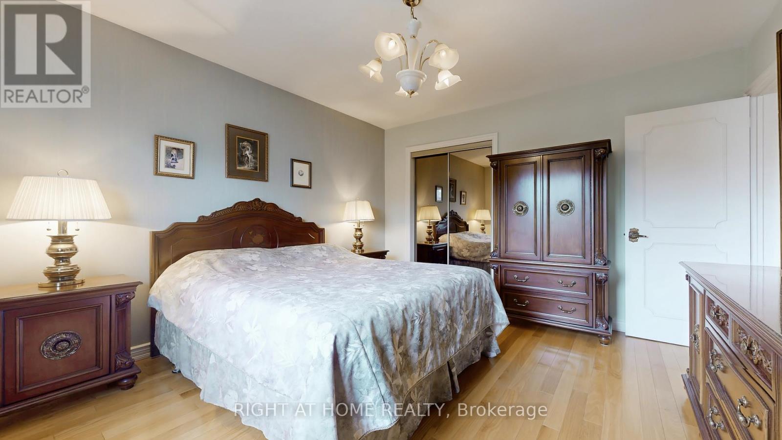 












1159 GLENGROVE AVENUE W

,
Toronto (Yorkdale-Glen Park),




Ontario
M6B2K5

