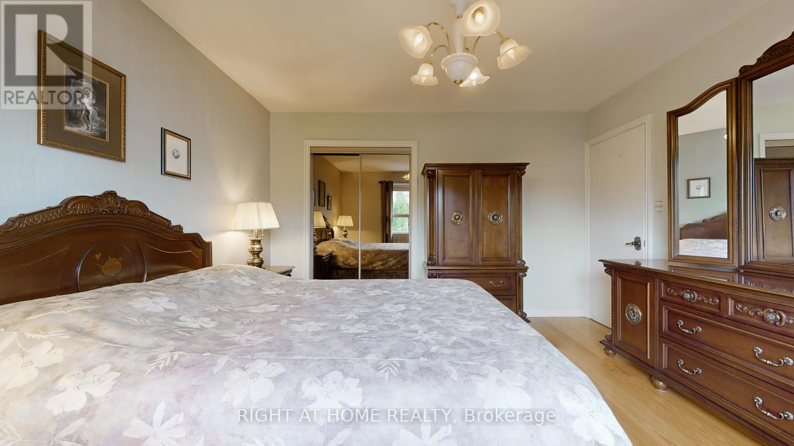 












1159 GLENGROVE AVENUE W

,
Toronto (Yorkdale-Glen Park),




Ontario
M6B2K5


