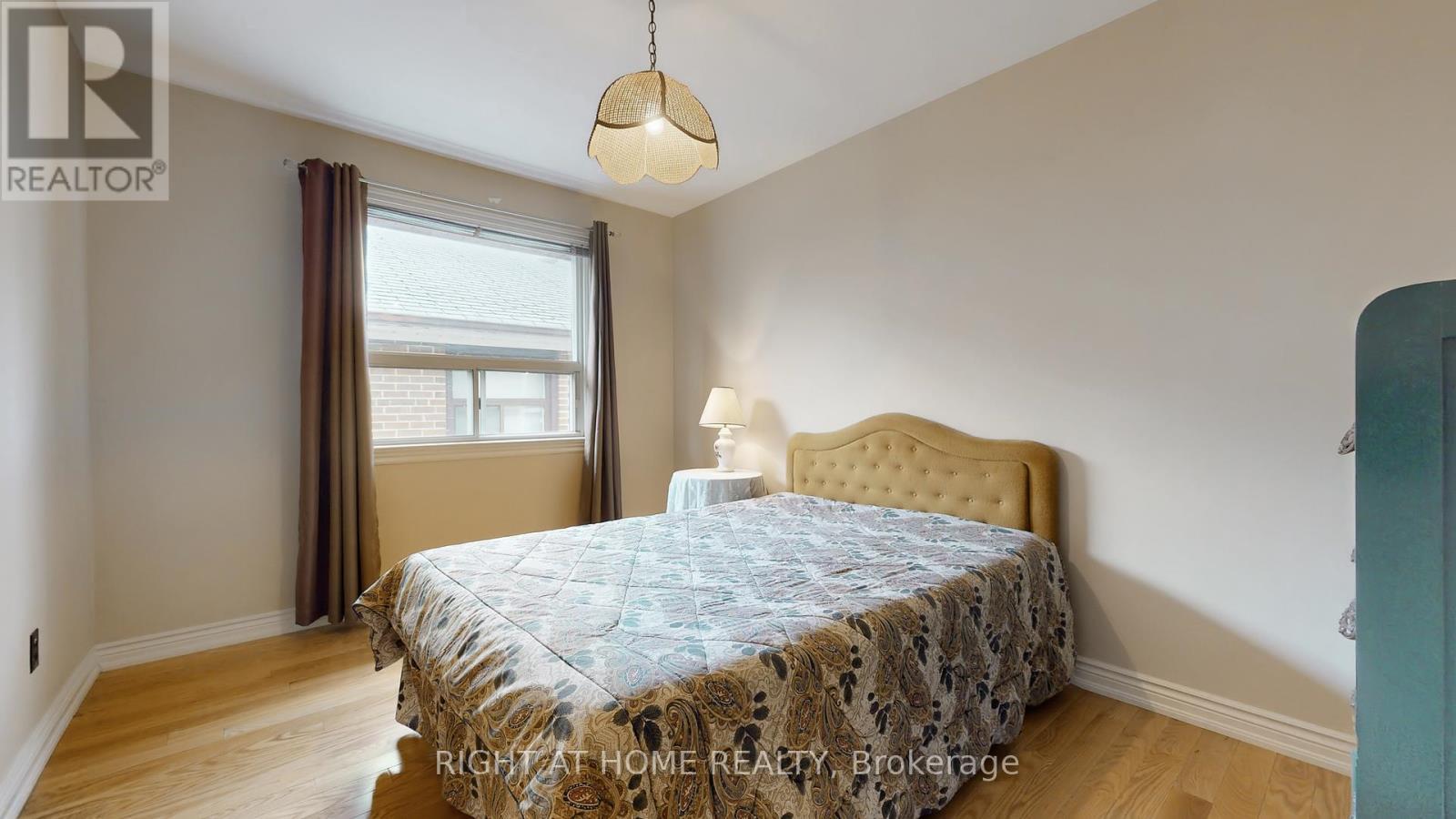 












1159 GLENGROVE AVENUE W

,
Toronto (Yorkdale-Glen Park),




Ontario
M6B2K5


