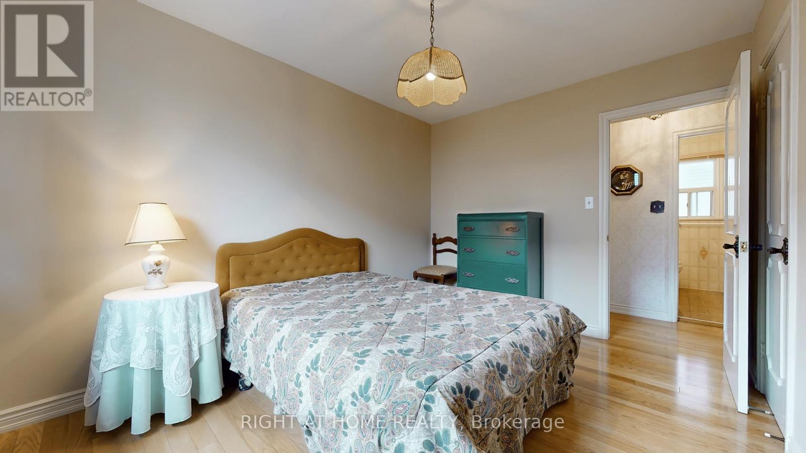 












1159 GLENGROVE AVENUE W

,
Toronto (Yorkdale-Glen Park),




Ontario
M6B2K5

