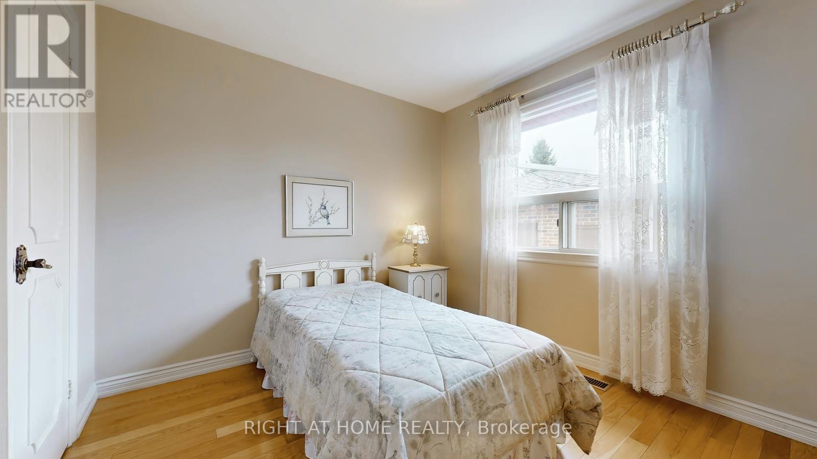












1159 GLENGROVE AVENUE W

,
Toronto (Yorkdale-Glen Park),




Ontario
M6B2K5

