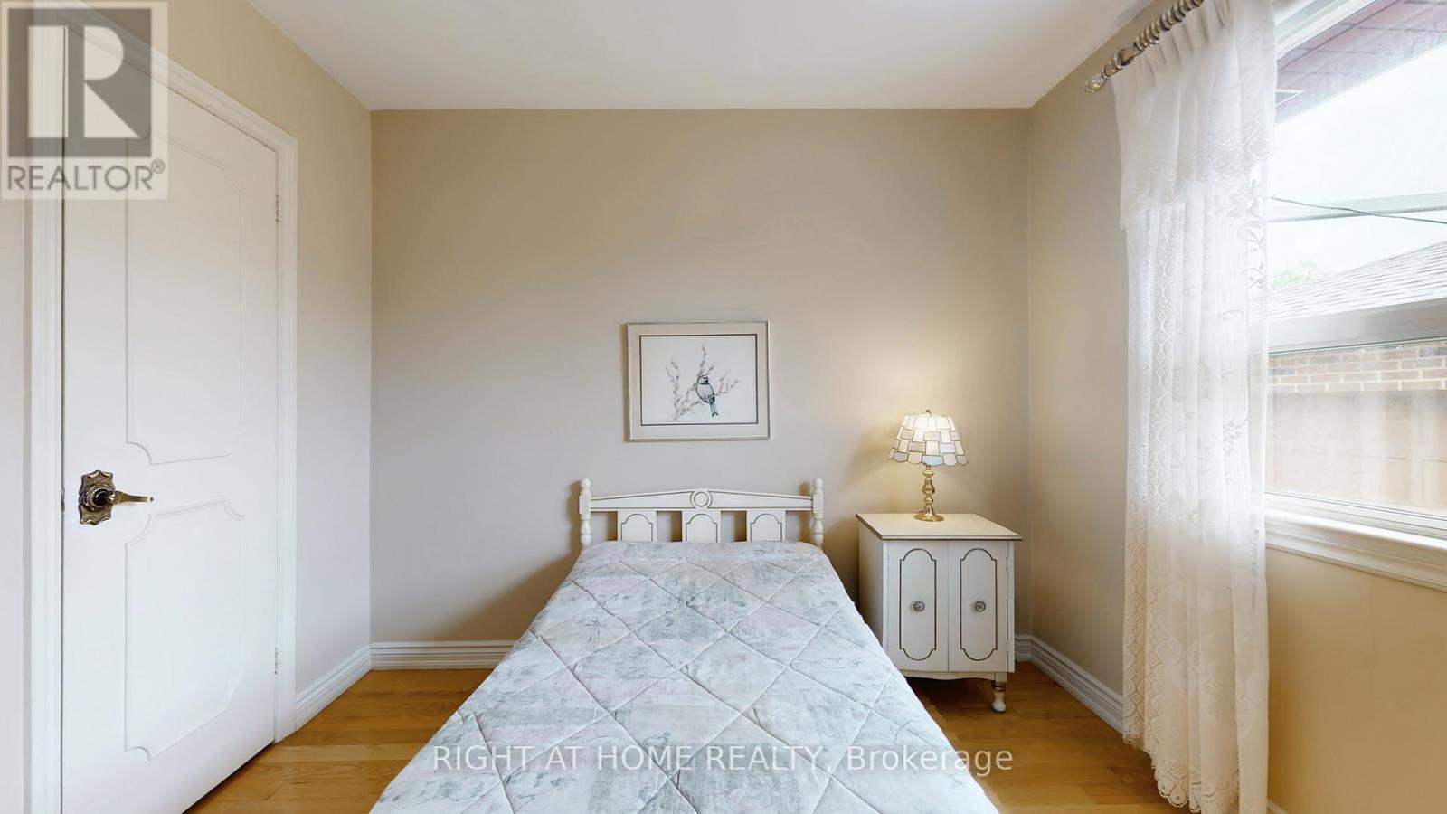 












1159 GLENGROVE AVENUE W

,
Toronto (Yorkdale-Glen Park),




Ontario
M6B2K5

