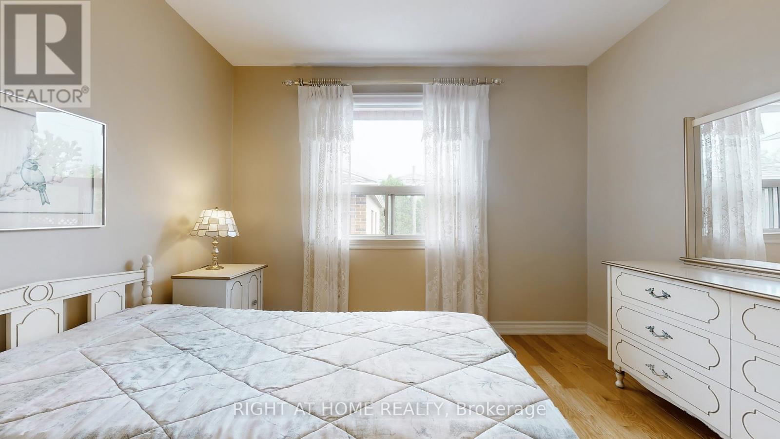 












1159 GLENGROVE AVENUE W

,
Toronto (Yorkdale-Glen Park),




Ontario
M6B2K5


