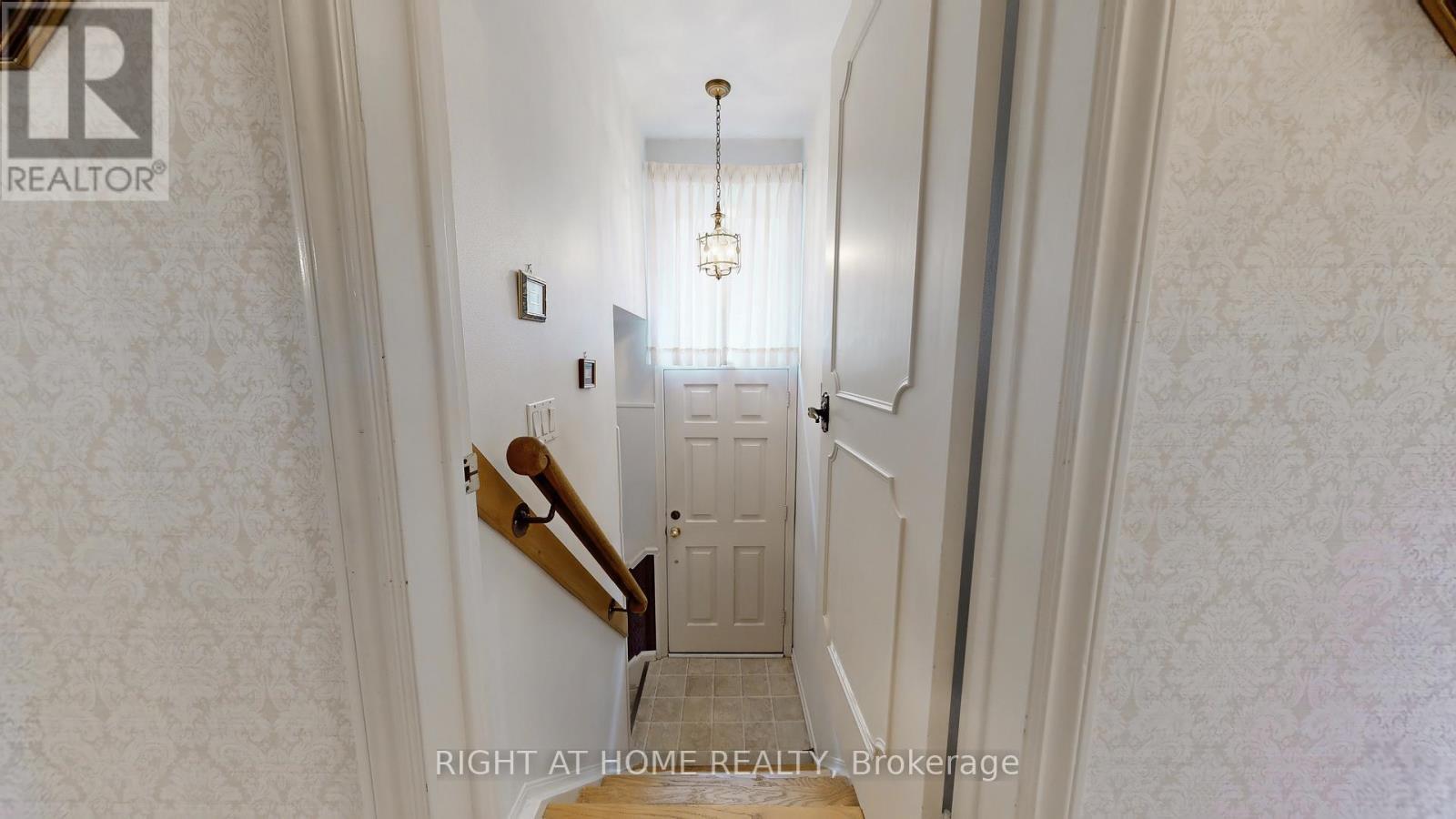 












1159 GLENGROVE AVENUE W

,
Toronto (Yorkdale-Glen Park),




Ontario
M6B2K5


