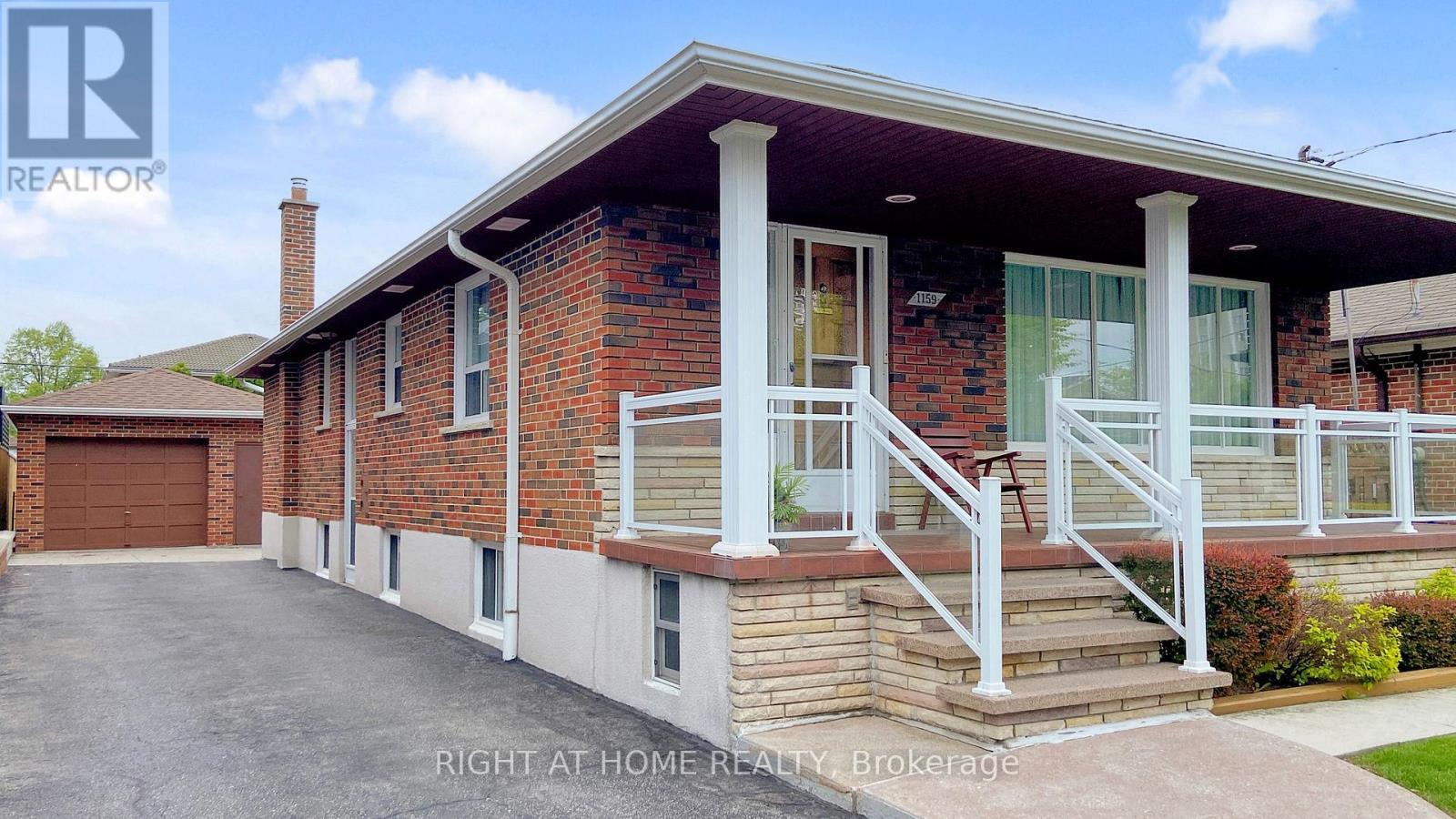 












1159 GLENGROVE AVENUE W

,
Toronto (Yorkdale-Glen Park),




Ontario
M6B2K5

