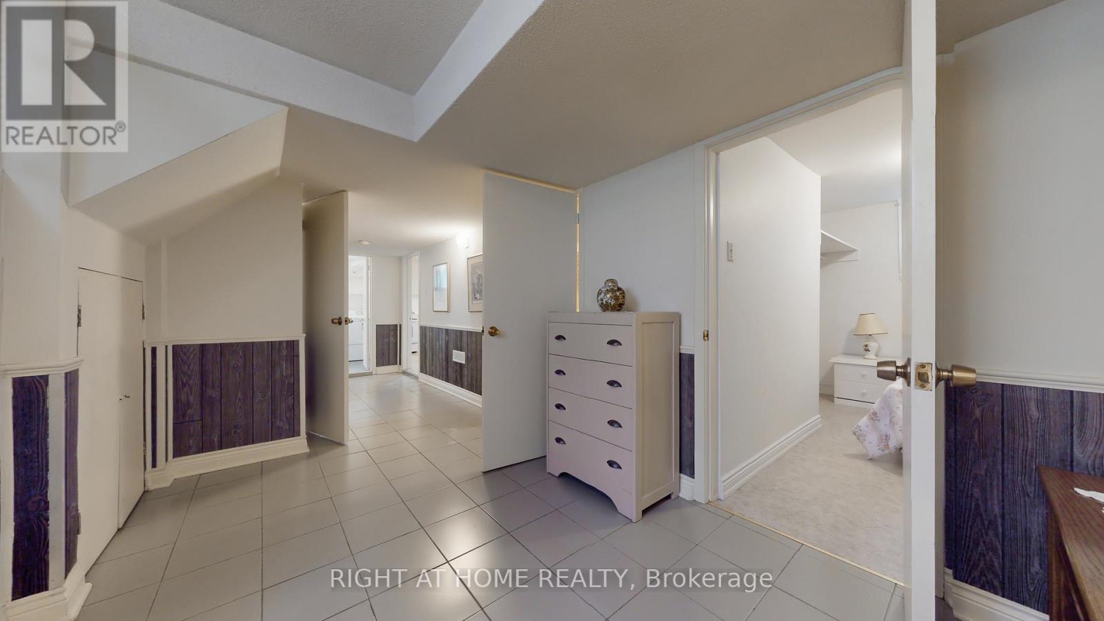 












1159 GLENGROVE AVENUE W

,
Toronto (Yorkdale-Glen Park),




Ontario
M6B2K5

