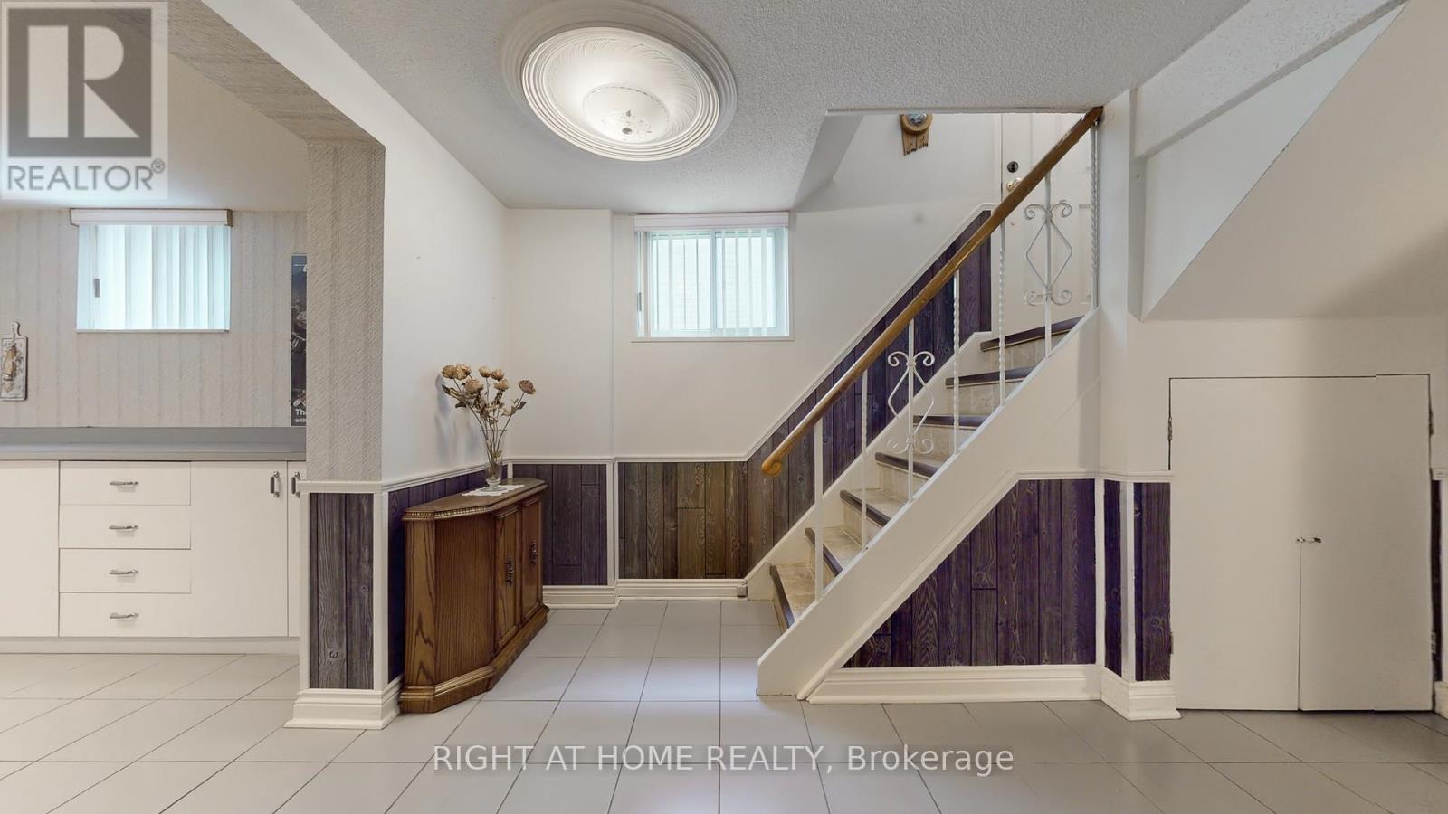












1159 GLENGROVE AVENUE W

,
Toronto (Yorkdale-Glen Park),




Ontario
M6B2K5

