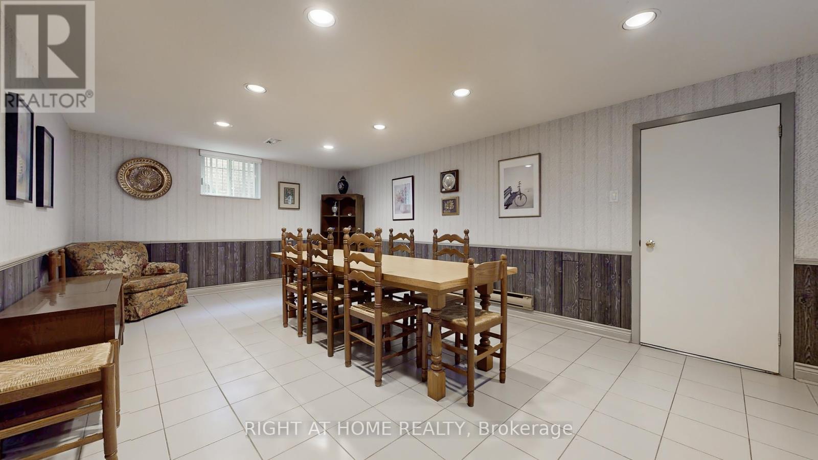 












1159 GLENGROVE AVENUE W

,
Toronto (Yorkdale-Glen Park),




Ontario
M6B2K5


