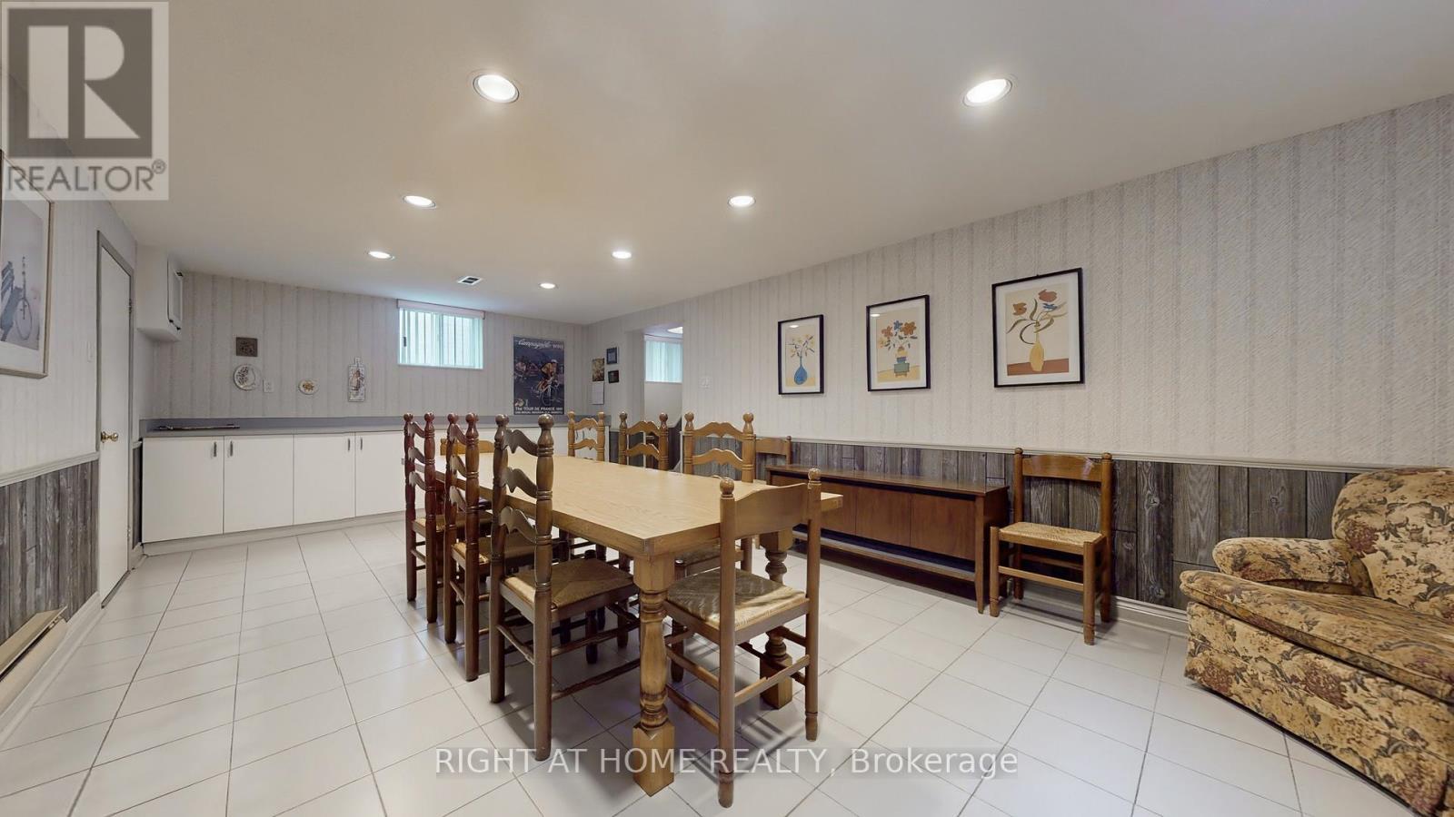 












1159 GLENGROVE AVENUE W

,
Toronto (Yorkdale-Glen Park),




Ontario
M6B2K5

