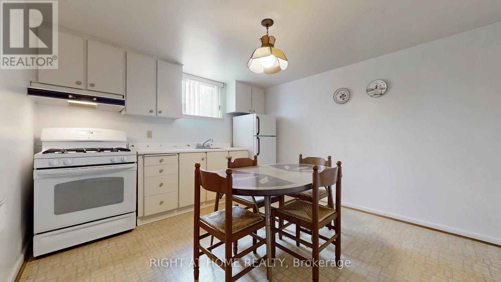 












1159 GLENGROVE AVENUE W

,
Toronto (Yorkdale-Glen Park),




Ontario
M6B2K5

