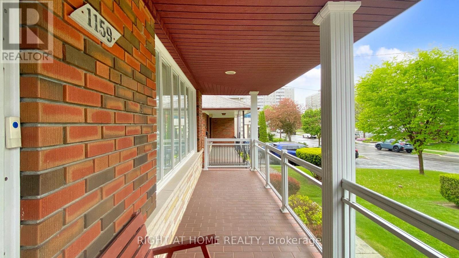 












1159 GLENGROVE AVENUE W

,
Toronto (Yorkdale-Glen Park),




Ontario
M6B2K5

