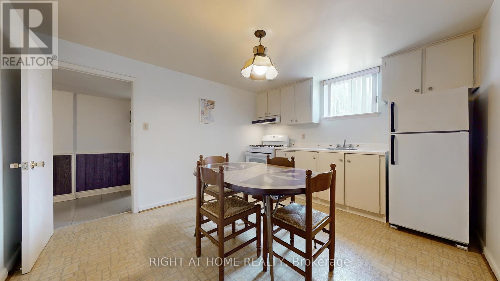 












1159 GLENGROVE AVENUE W

,
Toronto (Yorkdale-Glen Park),




Ontario
M6B2K5

