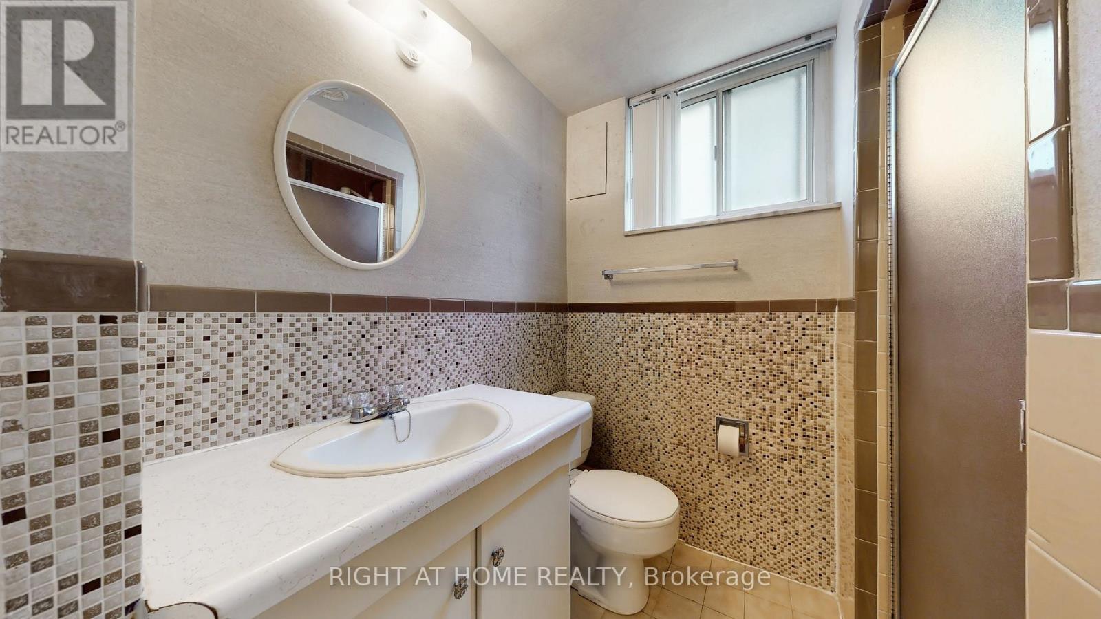 












1159 GLENGROVE AVENUE W

,
Toronto (Yorkdale-Glen Park),




Ontario
M6B2K5

