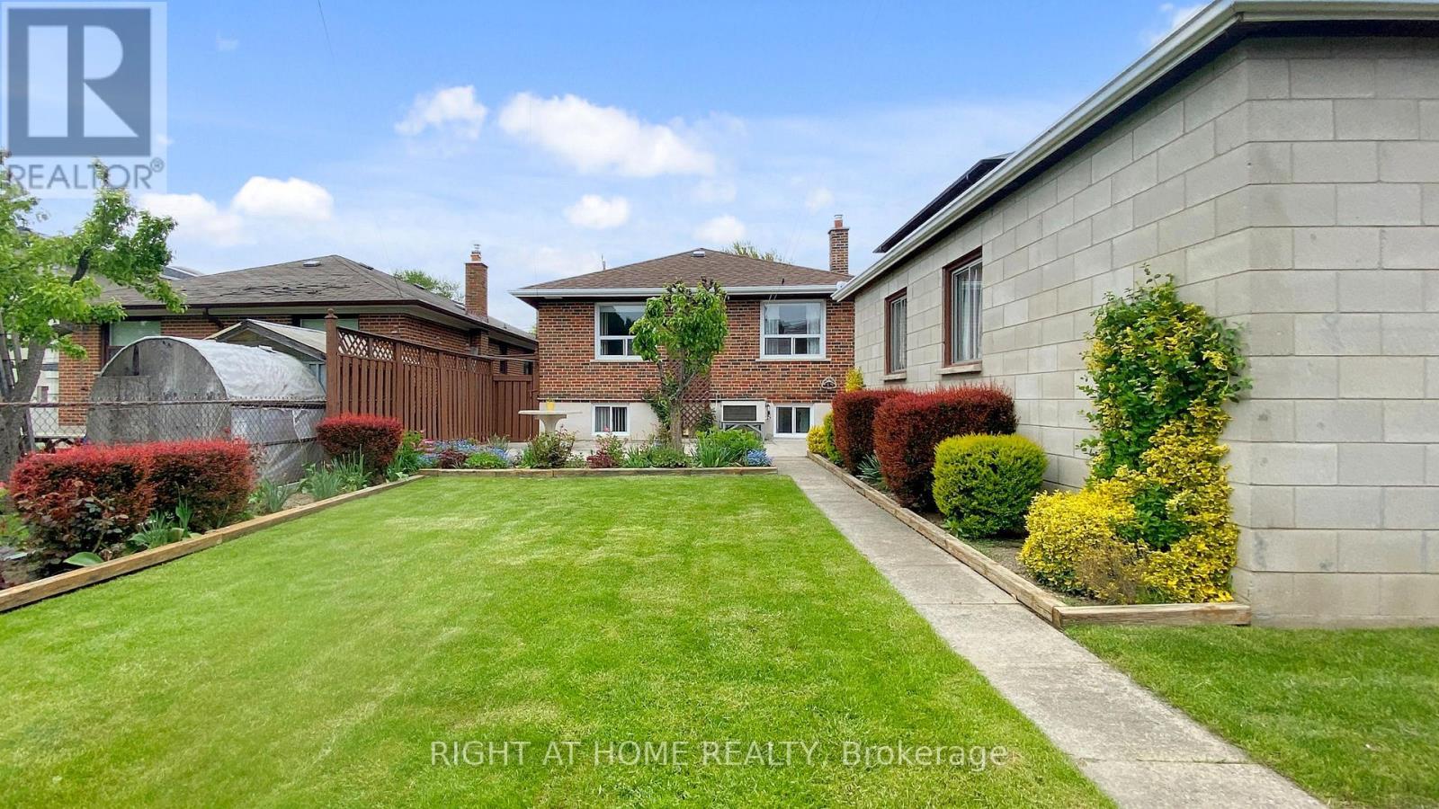 












1159 GLENGROVE AVENUE W

,
Toronto (Yorkdale-Glen Park),




Ontario
M6B2K5

