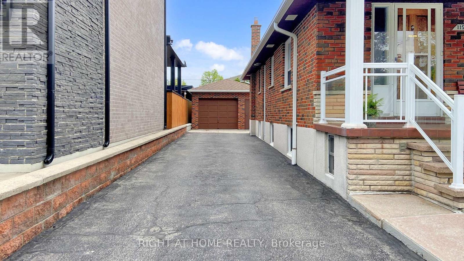 












1159 GLENGROVE AVENUE W

,
Toronto (Yorkdale-Glen Park),




Ontario
M6B2K5

