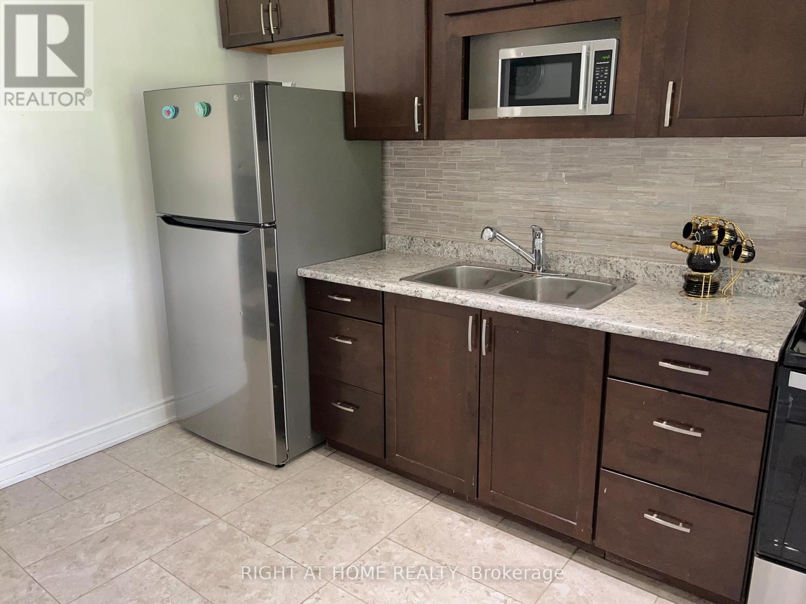 












141 - 3040 CONSTITUTION BOULEVARD

,
Mississauga (Applewood),




Ontario
L4Y3X7

