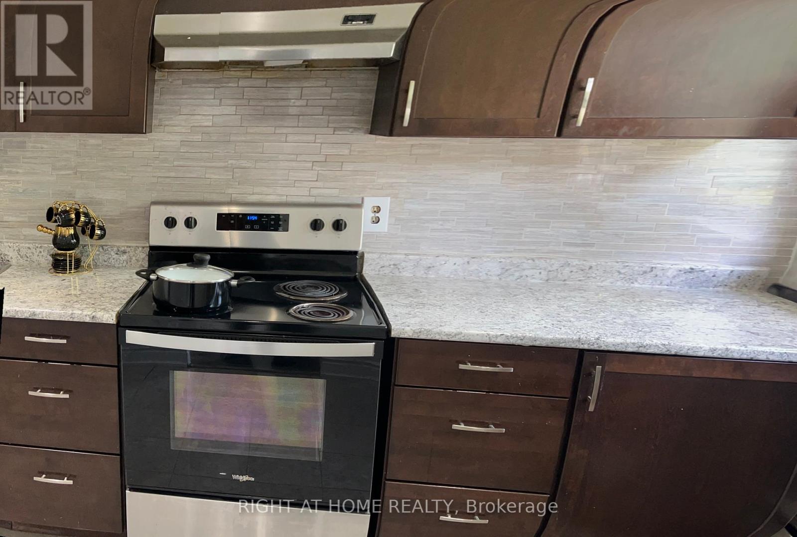 












141 - 3040 CONSTITUTION BOULEVARD

,
Mississauga (Applewood),




Ontario
L4Y3X7

