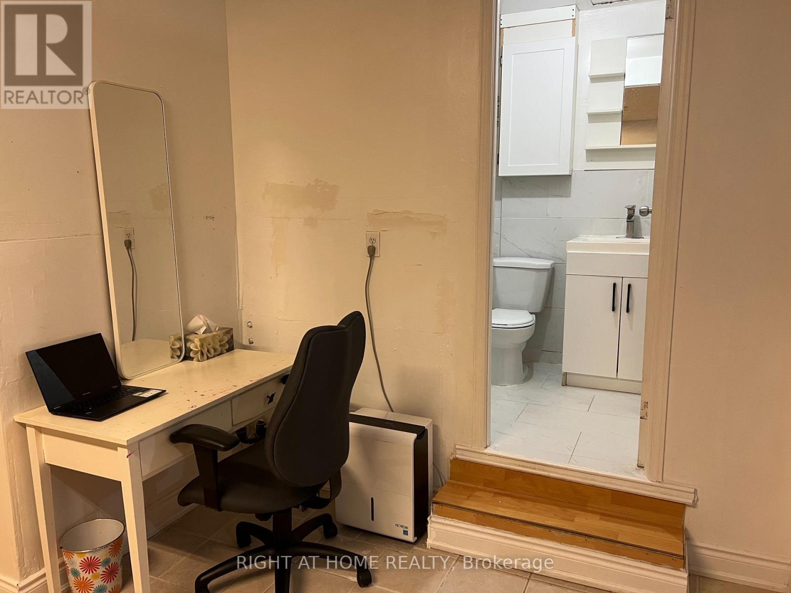 












141 - 3040 CONSTITUTION BOULEVARD

,
Mississauga (Applewood),




Ontario
L4Y3X7

