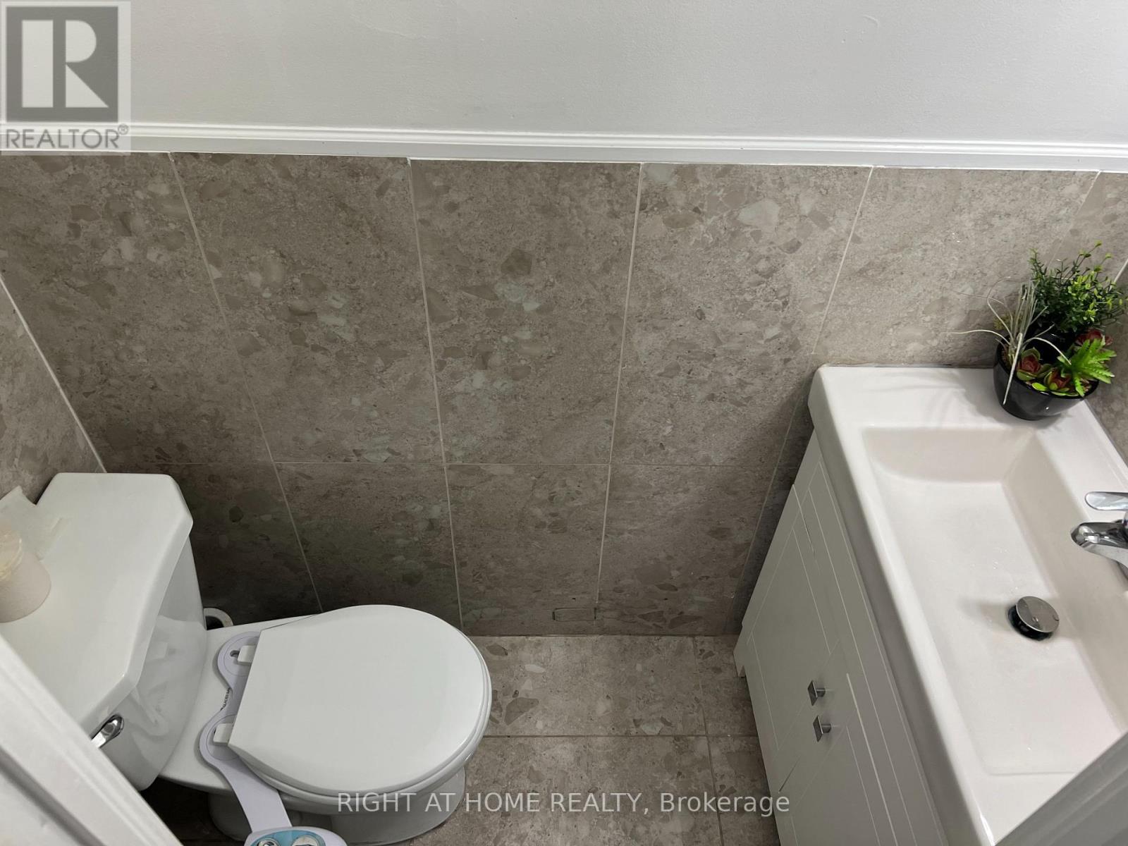 












141 - 3040 CONSTITUTION BOULEVARD

,
Mississauga (Applewood),




Ontario
L4Y3X7

