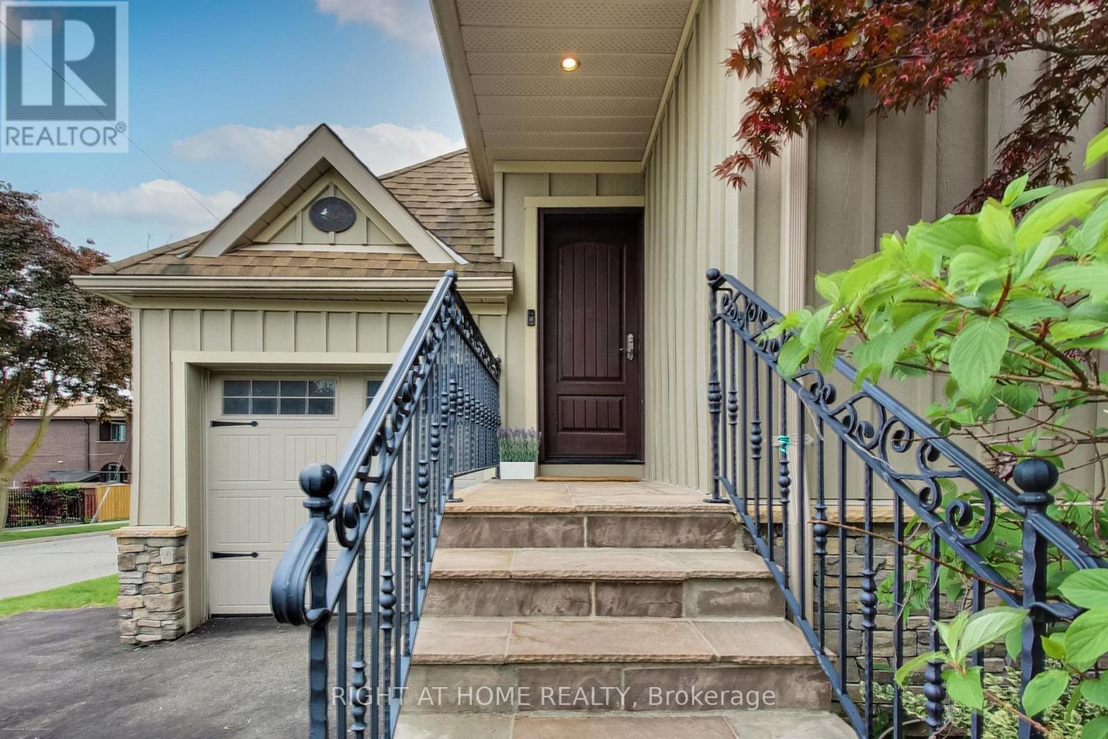 












69 LILAC AVENUE

,
Toronto (Humberlea-Pelmo Park),




Ontario
M9M1G4

