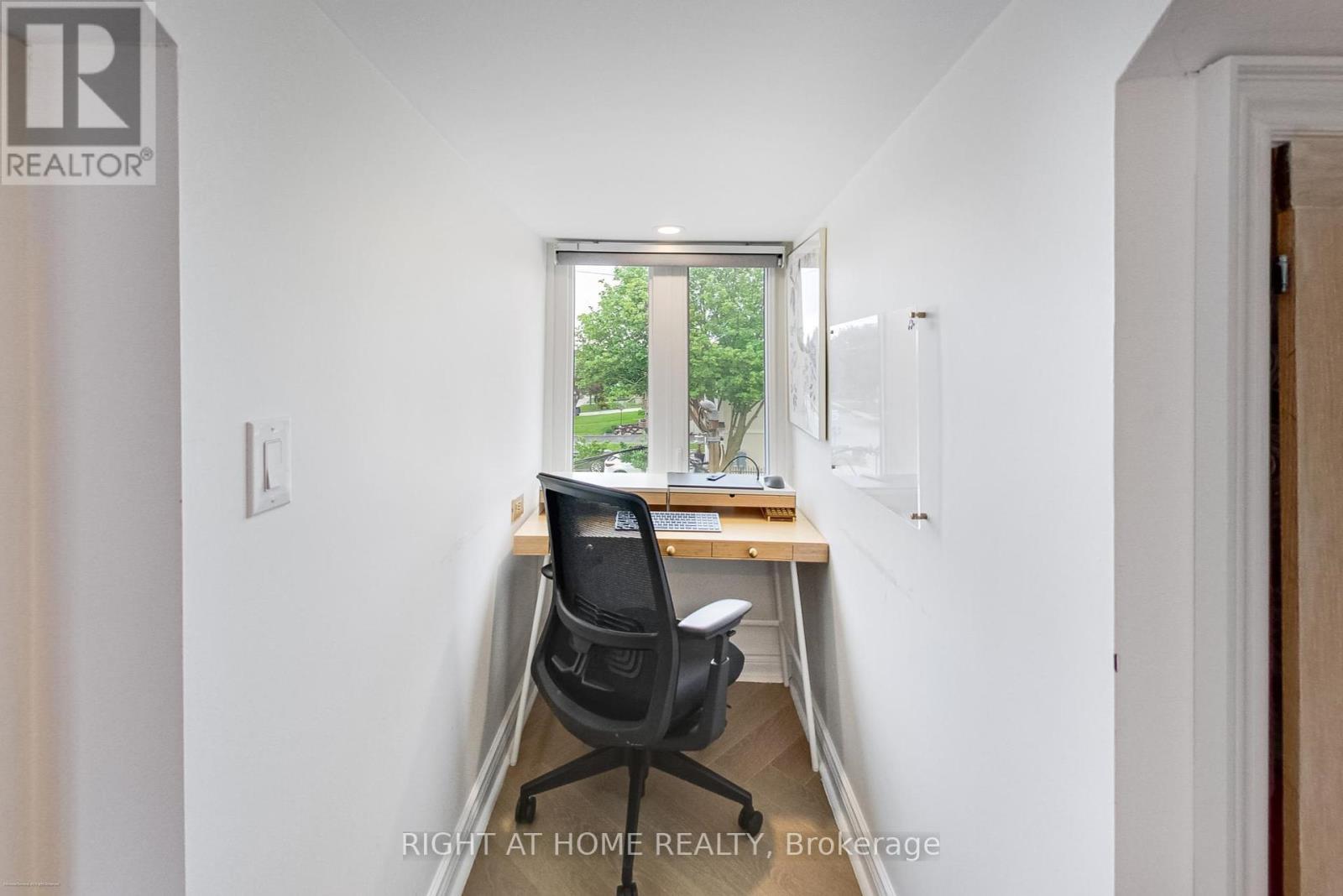 












69 LILAC AVENUE

,
Toronto (Humberlea-Pelmo Park),




Ontario
M9M1G4

