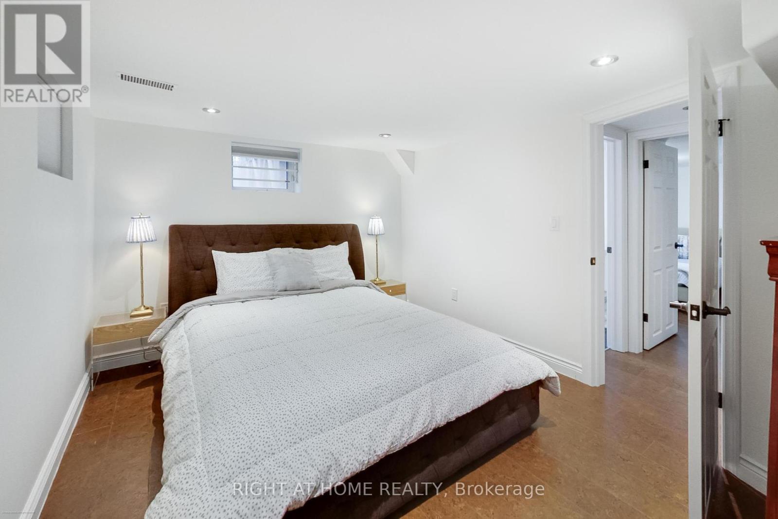 












69 LILAC AVENUE

,
Toronto (Humberlea-Pelmo Park),




Ontario
M9M1G4

